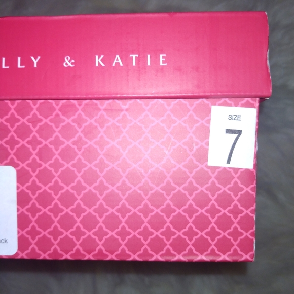 Kellie and Katie Size 7 Shoes - Picture 7 of 11